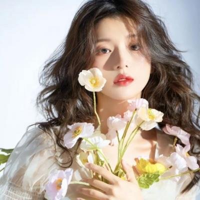 穿书后，我在七零狂揽主角气运